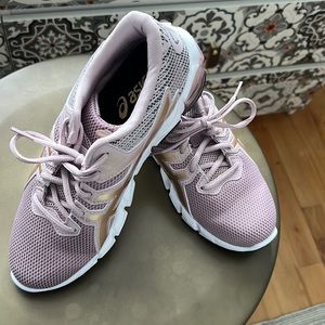 Brand new ASICS gel size 6